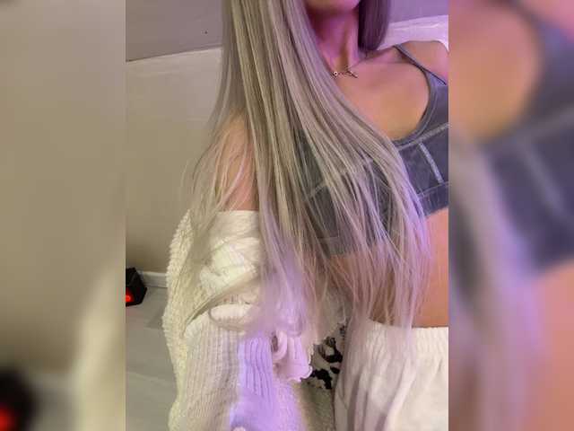 HollyPolly111's BongaCams show and profile