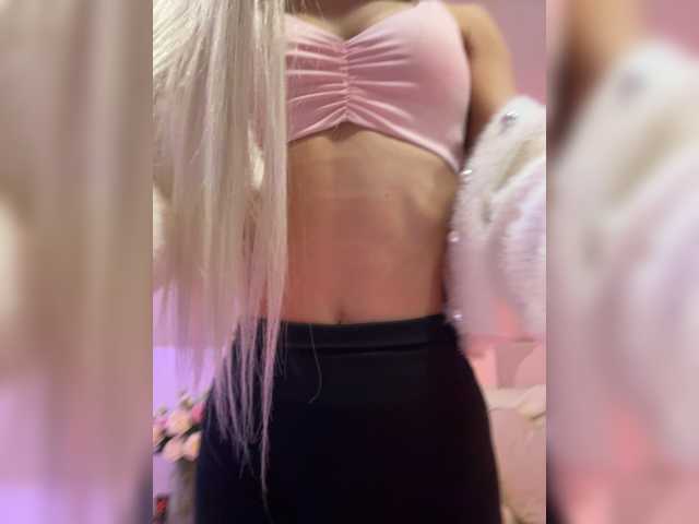 HollyPolly111, en directo ahora en BongaCams