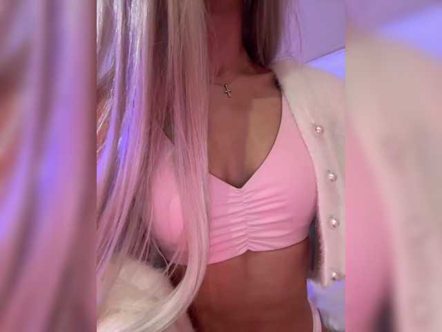 HollyPolly111, en directo ahora en BongaCams