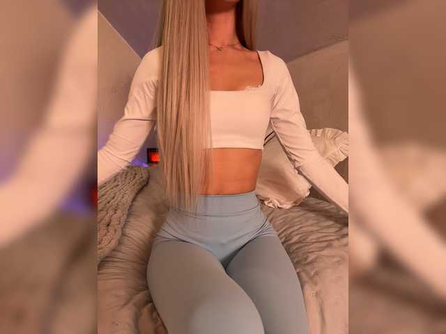 HollyPolly111 live cam on BongaCams