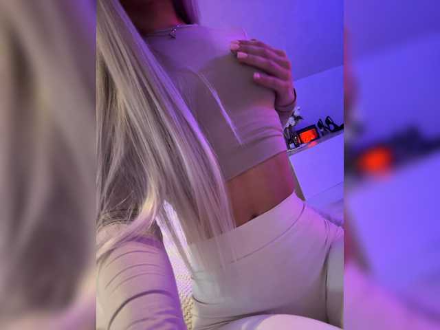 HollyPolly111 live cam on BongaCams