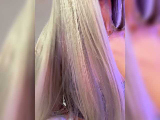 HollyPolly111's BongaCams show and profile