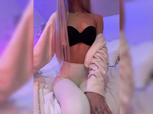 HollyPolly111 live cam on BongaCams