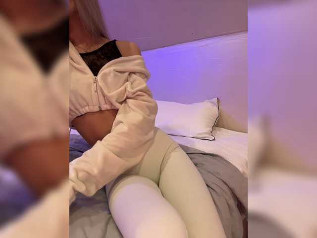 HollyPolly111 live cam on BongaCams