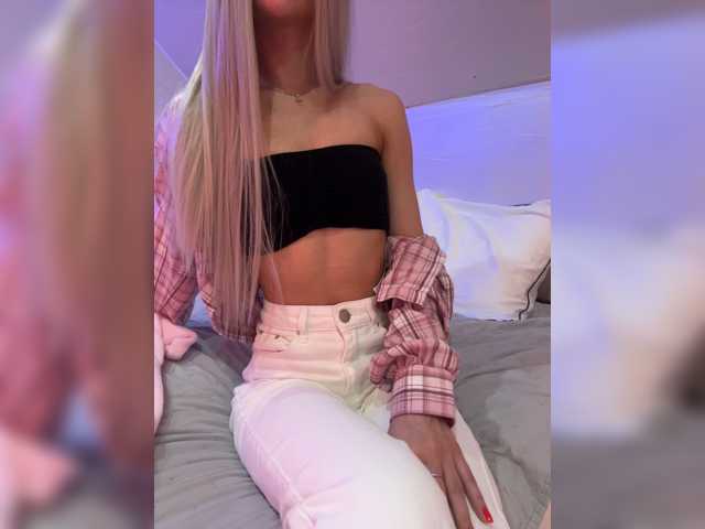 HollyPolly111, en directo ahora en BongaCams