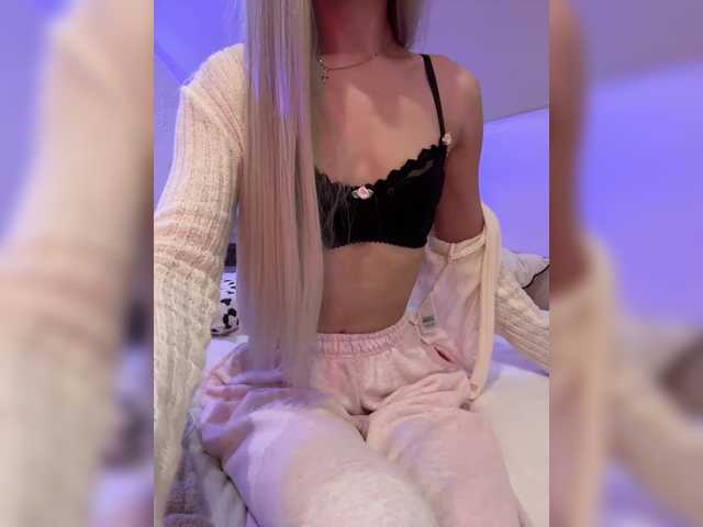 HollyPolly111 live cam on BongaCams