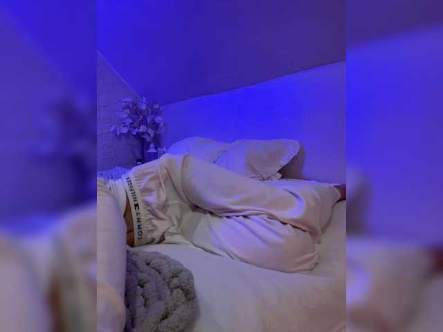 HollyPolly111 live cam on BongaCams