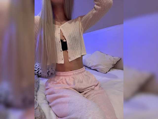 HollyPolly111 live cam on BongaCams