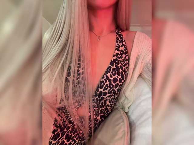 HollyPolly111's BongaCams show and profile