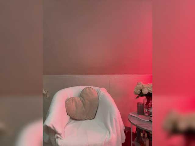 HollyPolly111's BongaCams show and profile