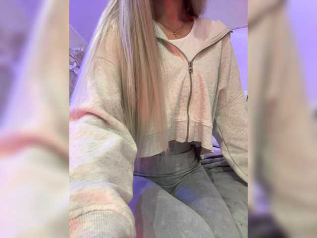 HollyPolly111 live cam on BongaCams