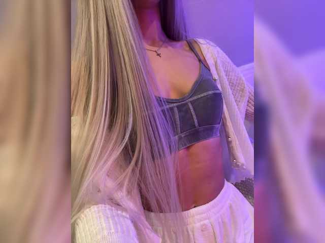 HollyPolly111's BongaCams show and profile