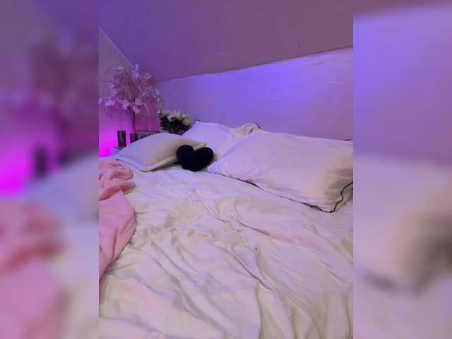 HollyPolly111, en directo ahora en BongaCams