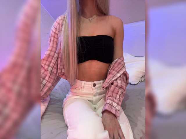 PauLiiine live cam preview
