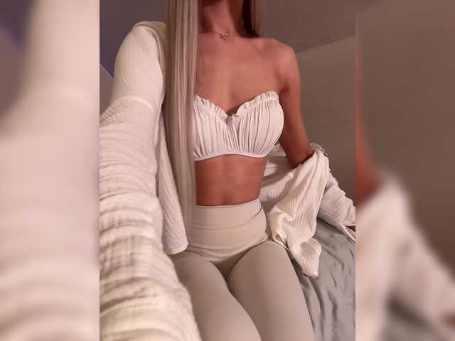 HollyPolly111 live cam on BongaCams