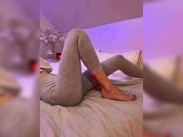 HollyPolly111 live cam on BongaCams