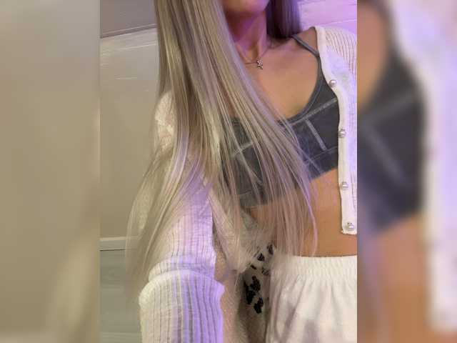 HollyPolly111's BongaCams show and profile