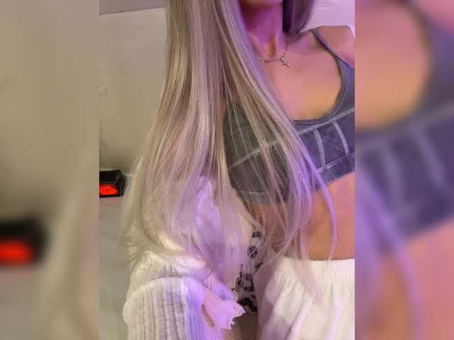 HollyPolly111's BongaCams show and profile