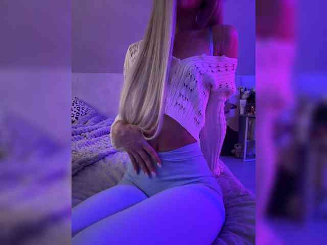 Este modelo está ao vivo agora. HollyPolly111
