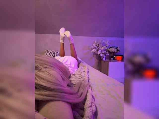 HollyPolly111 Live Webcam on BongaCams