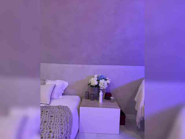 HollyPolly111 Live Webcam on BongaCams