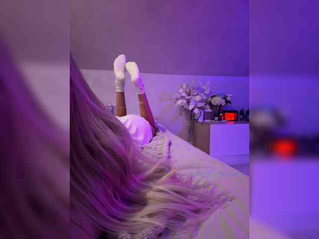 HollyPolly111 Live Webcam on BongaCams