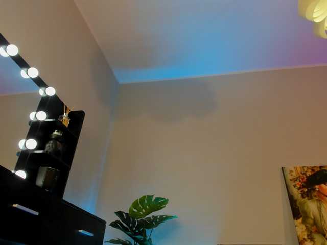 Mia-Milan18 Live Cam pe BongaCams