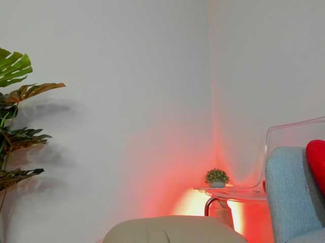 Mia-Milan18 live cam on BongaCams