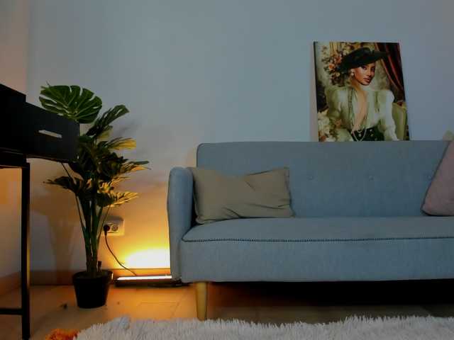 Mia-Milan18 live cam on BongaCams