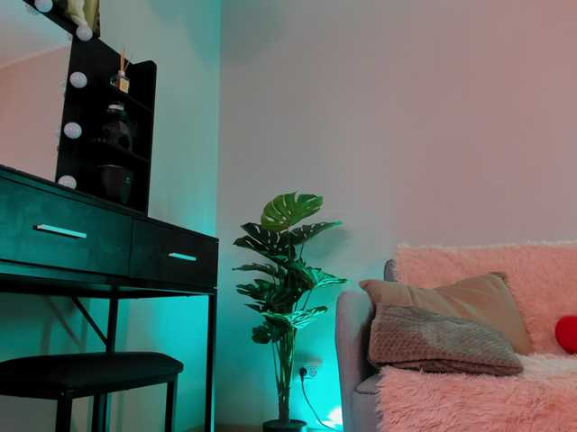 Mia-Milan18 live cam on BongaCams