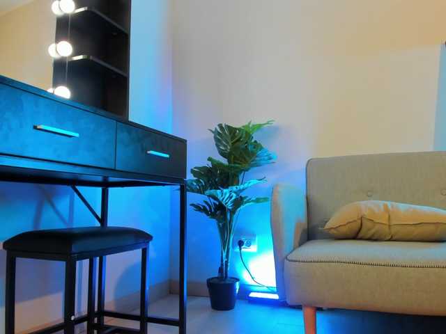 Mia-Milan18 live cam on BongaCams