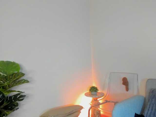 Mia-Milan18 live cam on BongaCams
