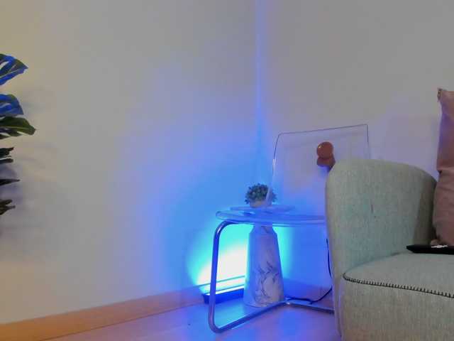 Mia-Milan18 live cam on BongaCams