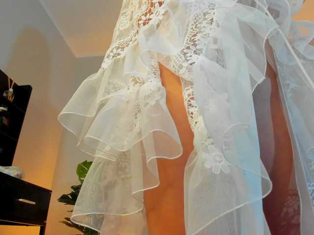 Mia-Milan18 live cam on BongaCams