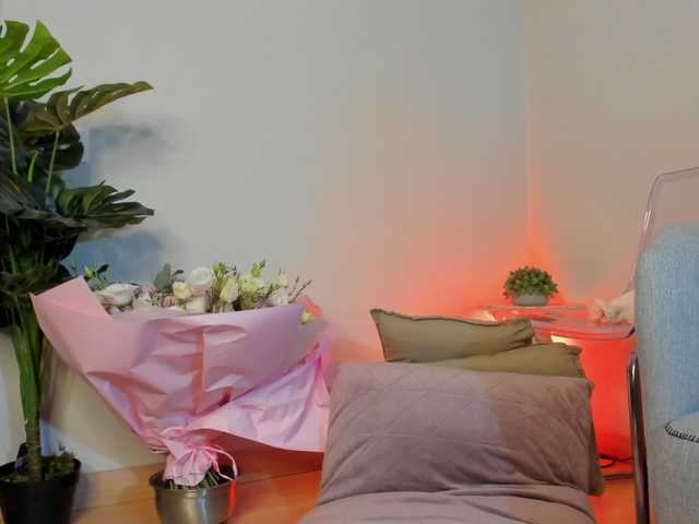 Mia-Milan18 live cam on BongaCams