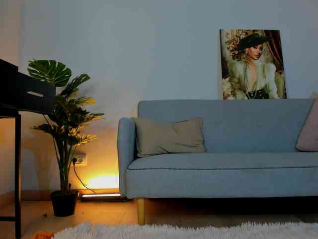 Mia-Milan18 Live Webcam on BongaCams