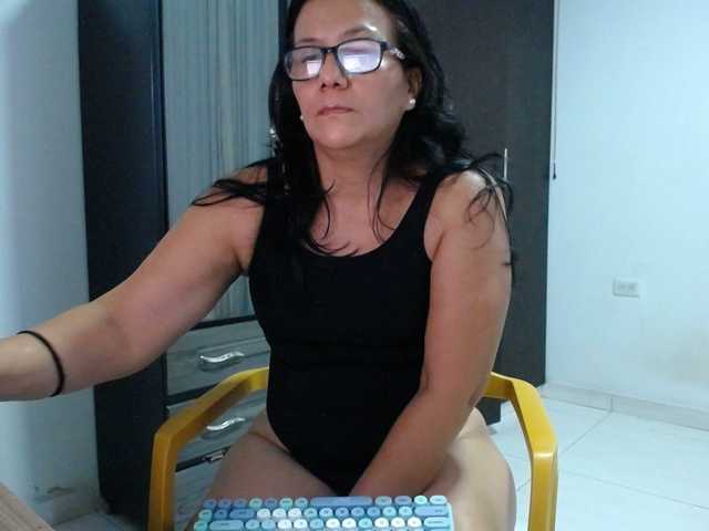 abriyiz-92 live cam on BongaCams