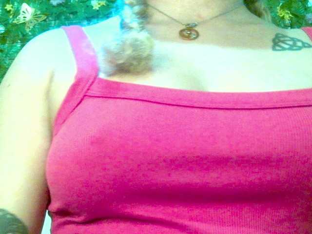 Crystal25 live cam on BongaCams