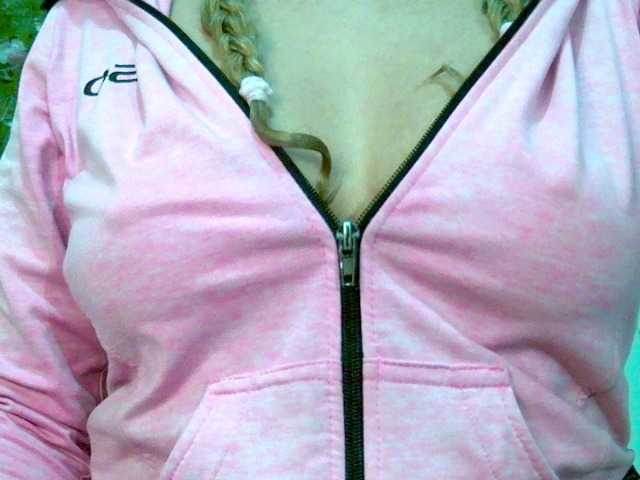 Crystal25 live cam on BongaCams