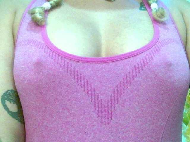 Crystal25 live cam on BongaCams
