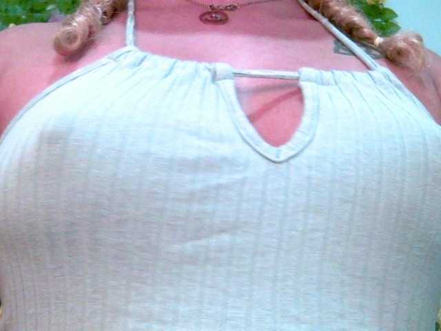 Crystal25's BongaCams show and profile