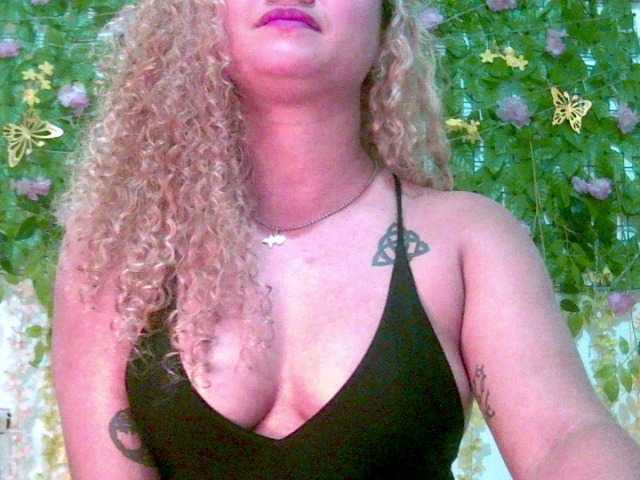 Crystal25, en vivo ahora en BongaCams