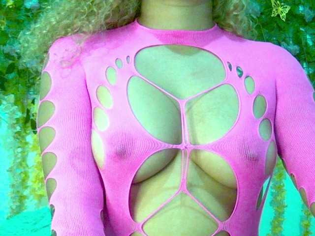 Crystal25 live cam on BongaCams