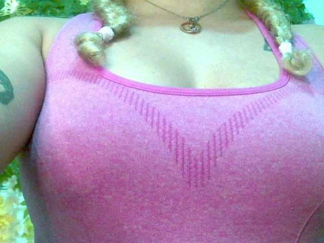 Crystal25 live cam on BongaCams