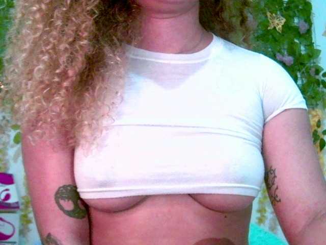 Crystal25's BongaCams show and profile