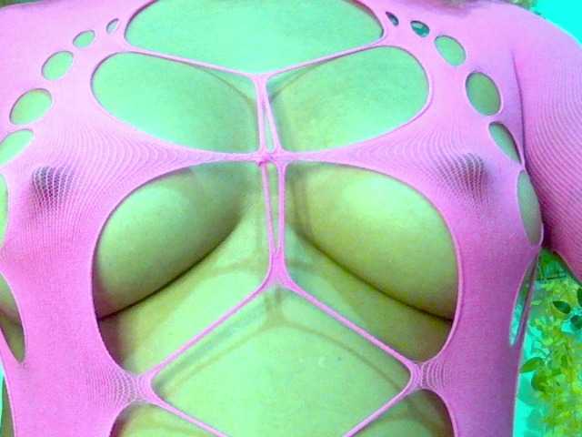 Crystal25 live cam on BongaCams