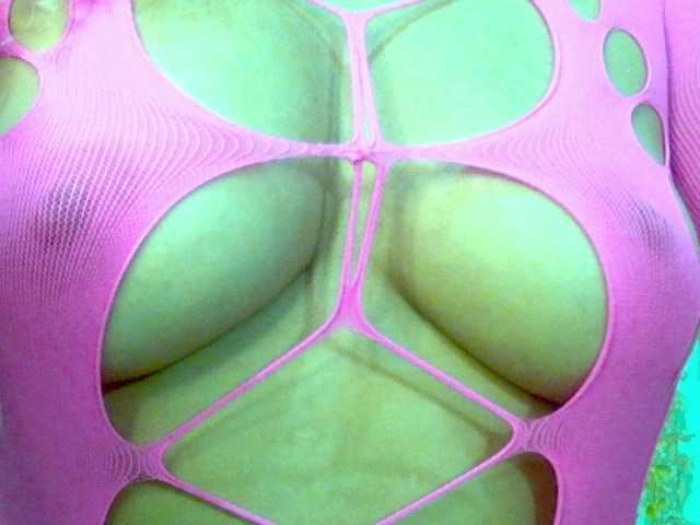 Crystal25 live cam on BongaCams