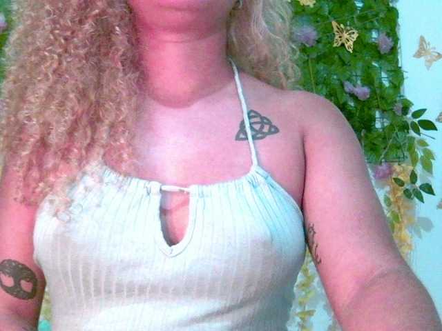Crystal25 live cam on BongaCams