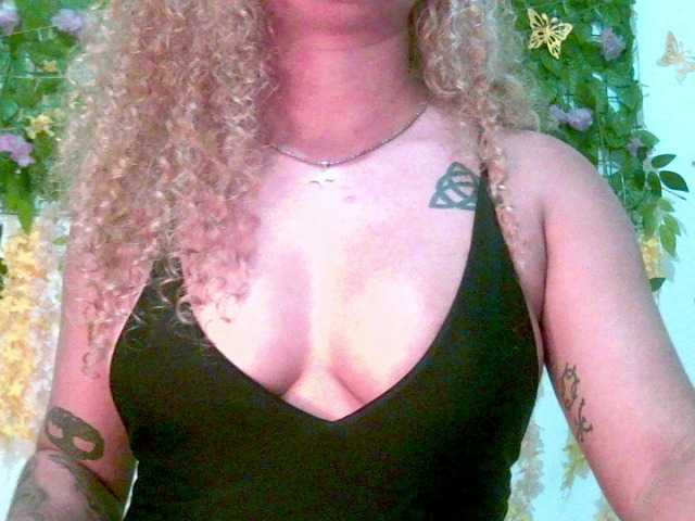 Crystal25, en vivo ahora en BongaCams