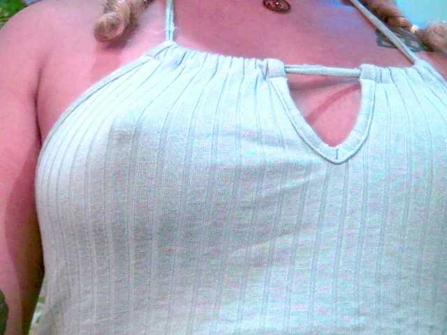 Crystal25's BongaCams show and profile